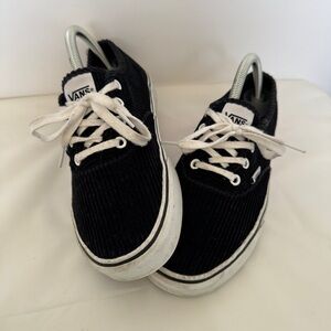 VANS Off The Wall Old Skool Low Classic Women’s 8.5 Corduroy Black/White Shoes